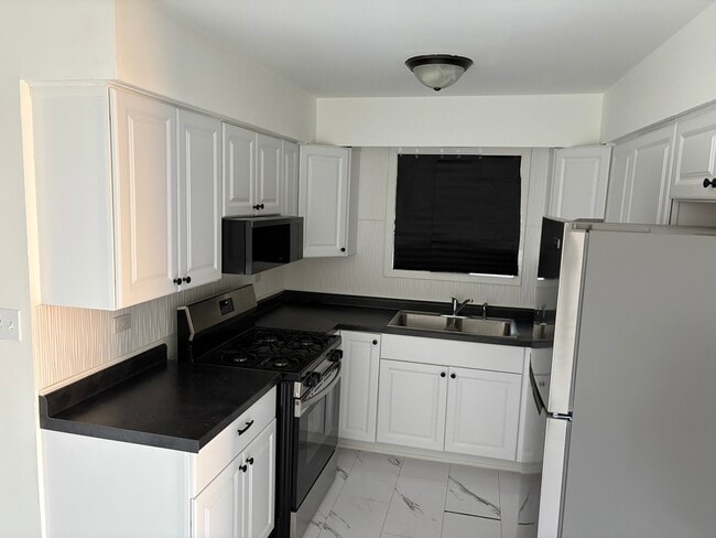 Building Photo - 10601 Major Ave