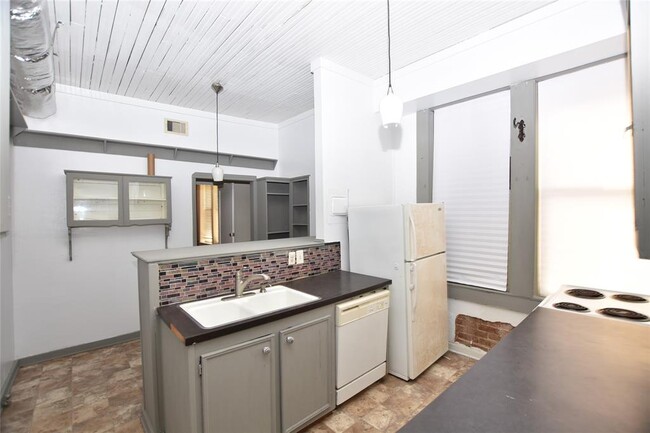 Building Photo - 5613 FM 2100