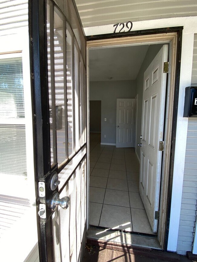 Foto del edificio - Studio Apartment in Downtown Stockton
