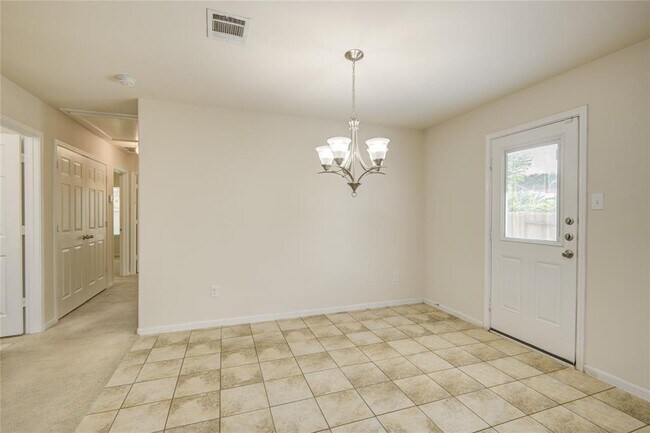 Foto del edificio - 2111 Denridge Dr