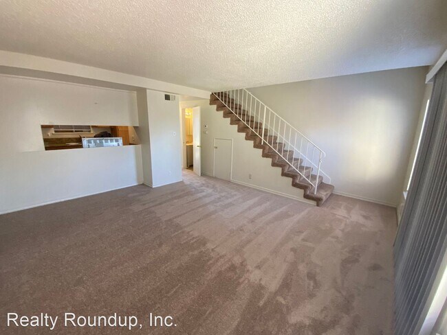 Building Photo - 2 br, 1.5 bath House - 5674 Hillsdale Blvd