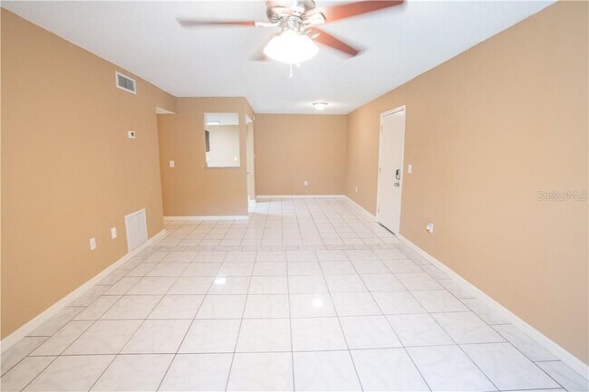 Foto del edificio - 914 Lake Destiny Rd