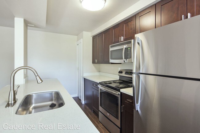 Building Photo - 2515 Thorndyke Ave W