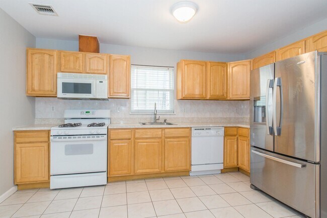 Building Photo - 250 Halladay St