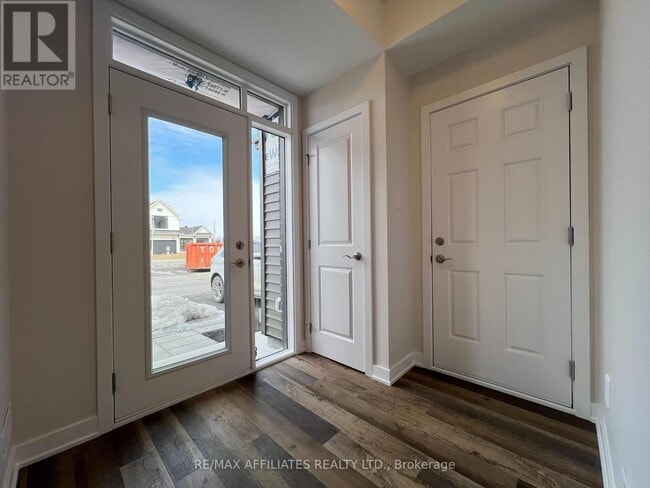 Building Photo - 106 Venasque Private