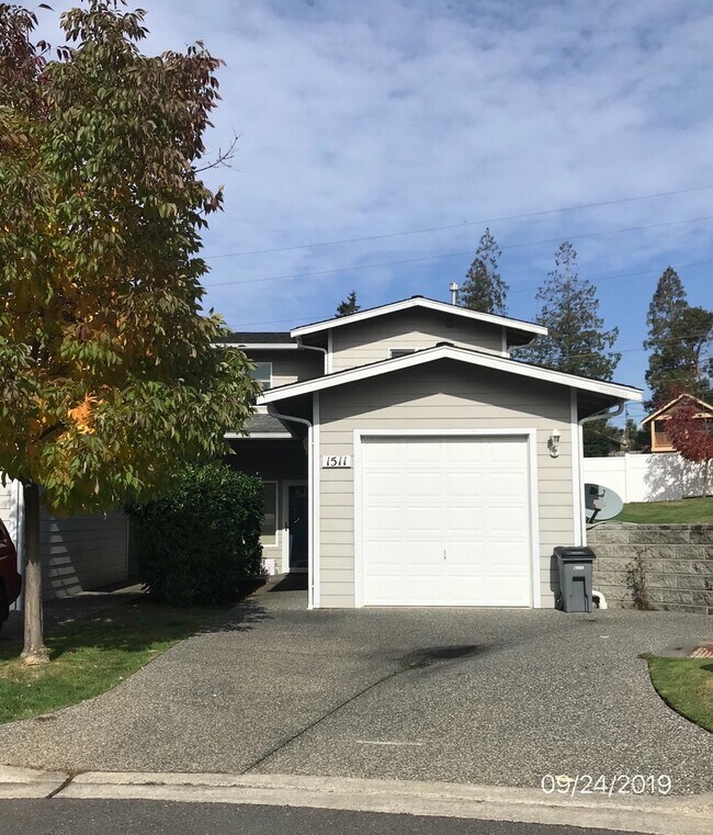 Building Photo - 1511 Burrows Ct
