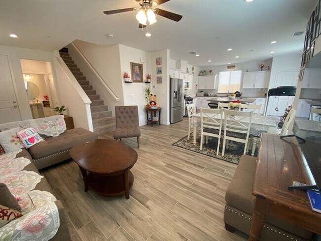 Foto del edificio - $2,350 Bullard & Leonard, Descanso Ave, Cl...