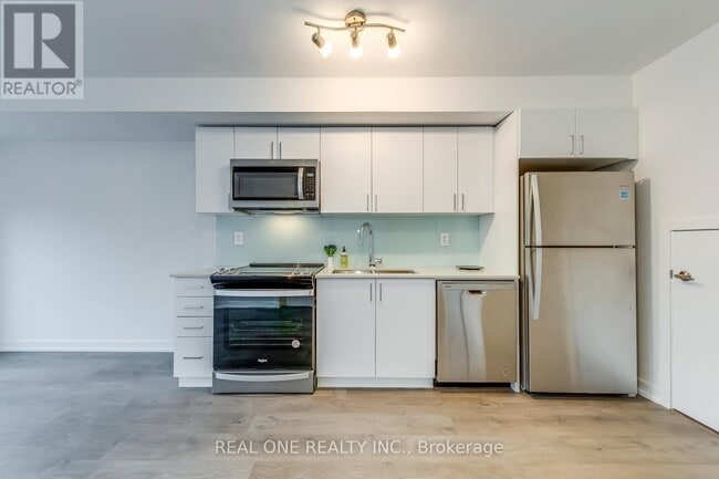 Building Photo - 1660 Victoria Park Ave