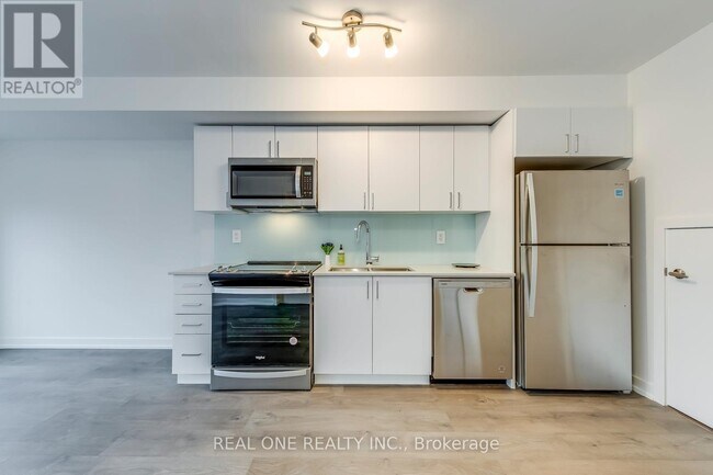 Photo du bâtiment - 1660 Victoria Park Ave