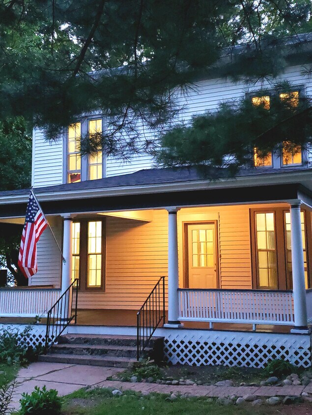 Primary Photo - 517 Washington St