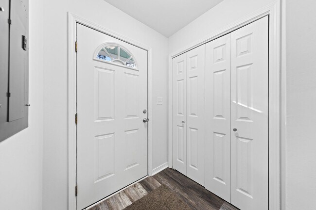 Foto del edificio - Beautifully Updated Townhouse