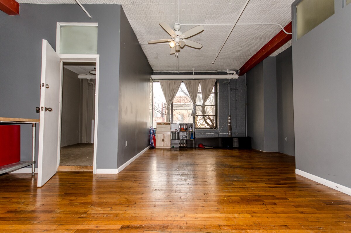 Primary Photo - 218 Bedford Ave