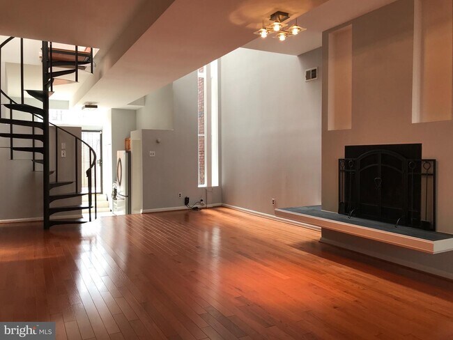 Building Photo - 1231 Linden Pl NE
