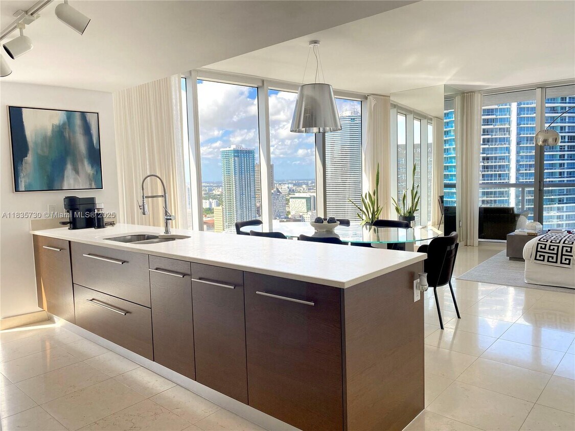 Foto principal - 475 Brickell Ave