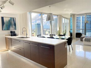 Building Photo - 475 Brickell Ave