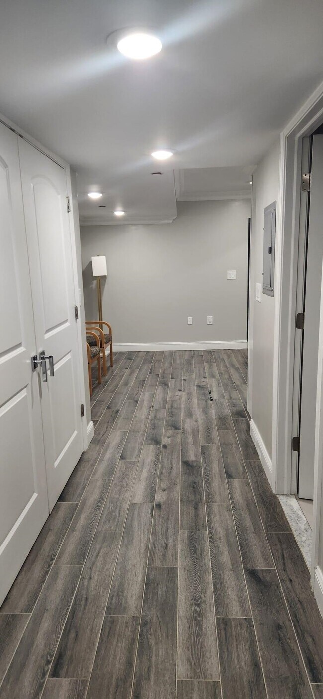 Building Photo - 549 Palisade Ave
