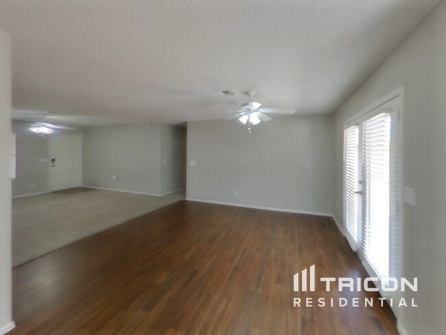 Building Photo - 8931 W Cinnabar Ave