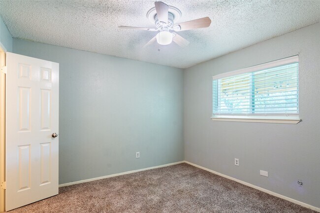 Foto del edificio - 4015 Postwood Dr