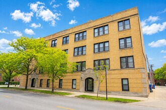 Building Photo - 6150 N Ravenswood Ave
