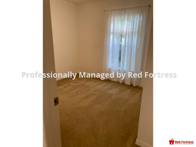 Building Photo - Spacious home with a water view in a gated...