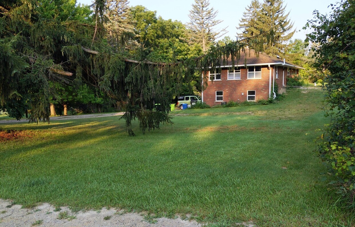 3519 E Pineview Dr, Dexter, MI 48130 House Rental in Dexter, MI