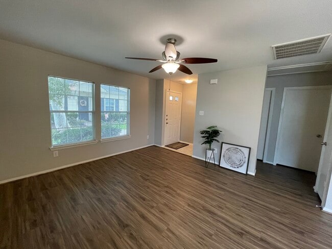 Foto del edificio - 1603 Nichole Woods Dr