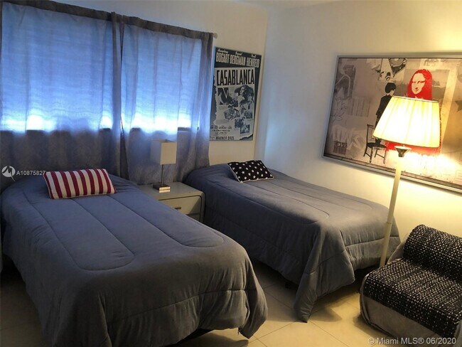 Foto del edificio - 580 Egret Dr