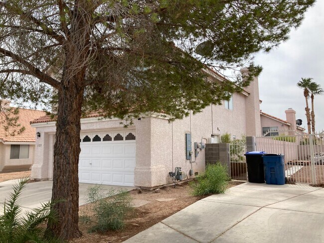 Building Photo - $300 off 1st Months Rent !! 4bd /2.5 ba 2-...