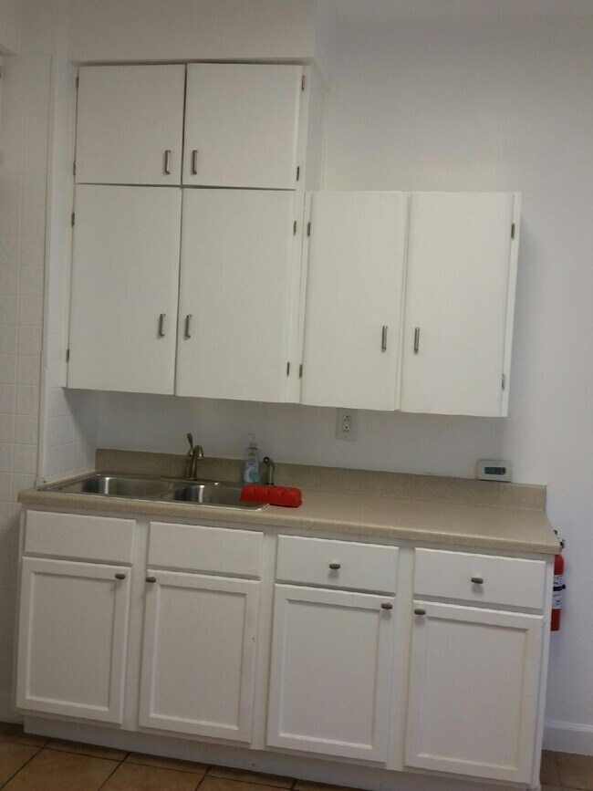 Cocina - 765 Alpine St