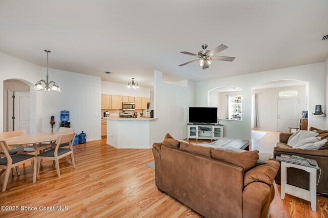 Foto del edificio - 1630 Sun Gazer Dr