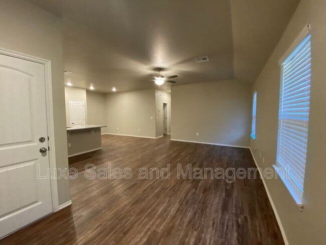 Photo - 10910 NW 119th House