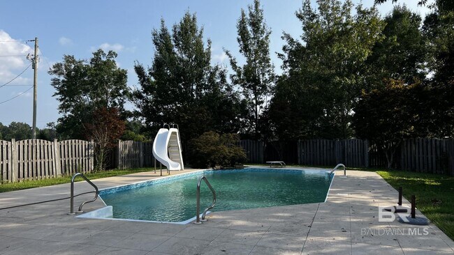 Foto del edificio - 35405 Pine Rd S