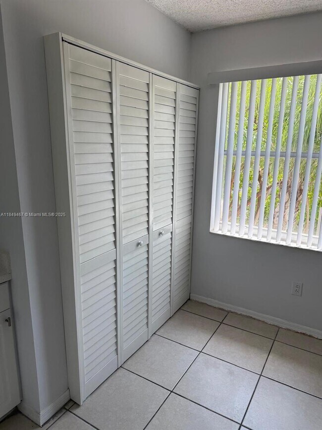 Foto del edificio - 165 NW 96th Ter