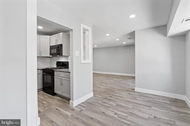 Building Photo - 908 Meadowview Ln