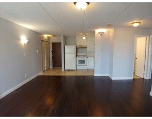 Foto del edificio - 46 Cochituate Rd