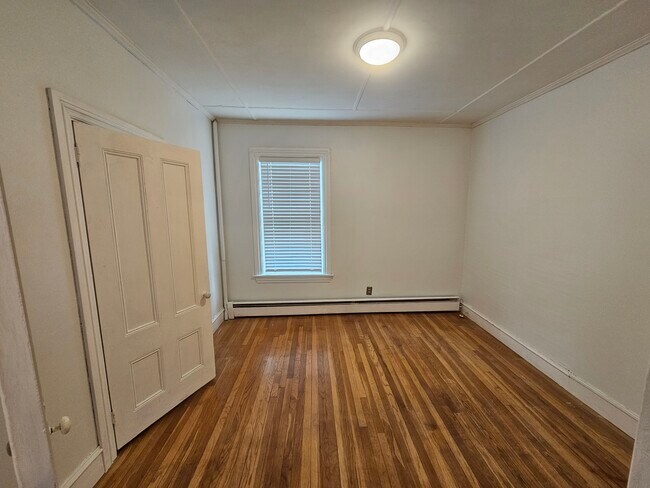 Middle bedroom - 107 Broad St
