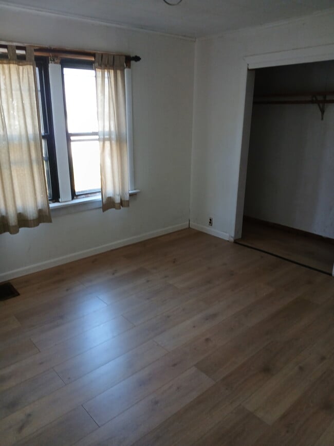 Dormitorio - 1112 W 14th St