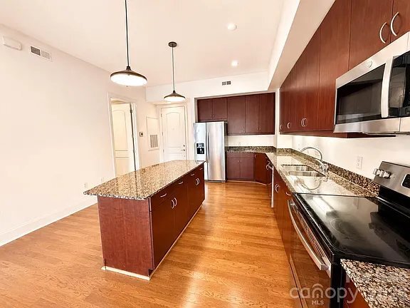Foto del edificio - 4625 Piedmont Row Dr