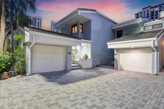 Building Photo - 300 Poinciana Island Dr