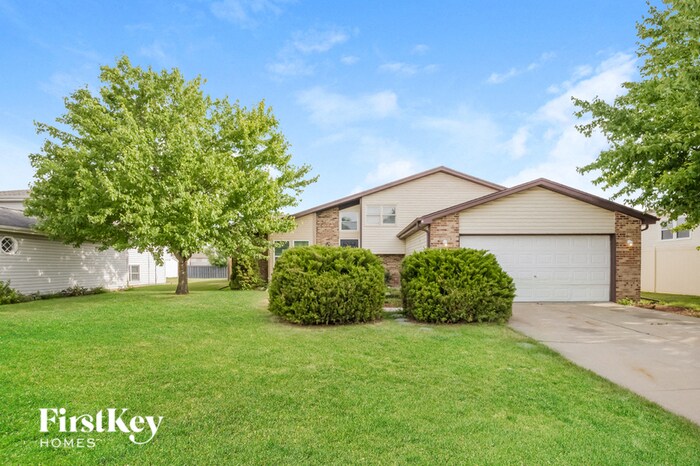 Foto principal - 2416 Waterford Dr