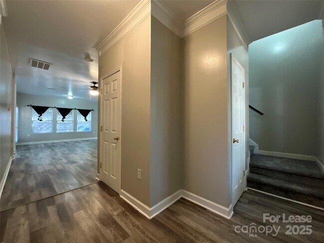 Foto del edificio - 5919 Pisgah Way