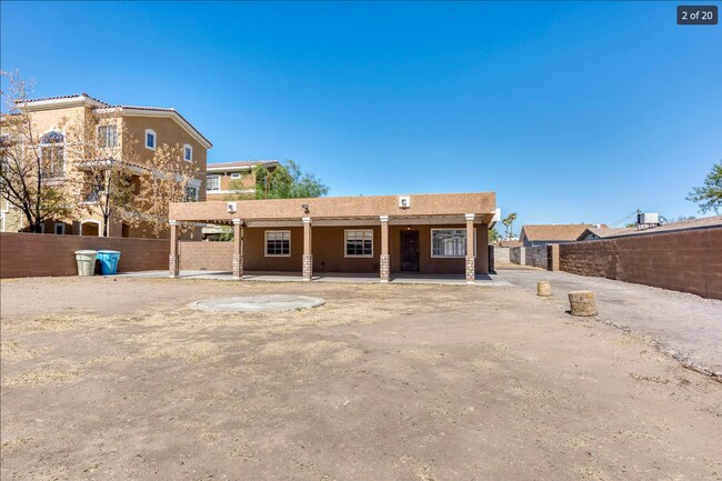 Photo - 2430 W Glenrosa Ave Townhome