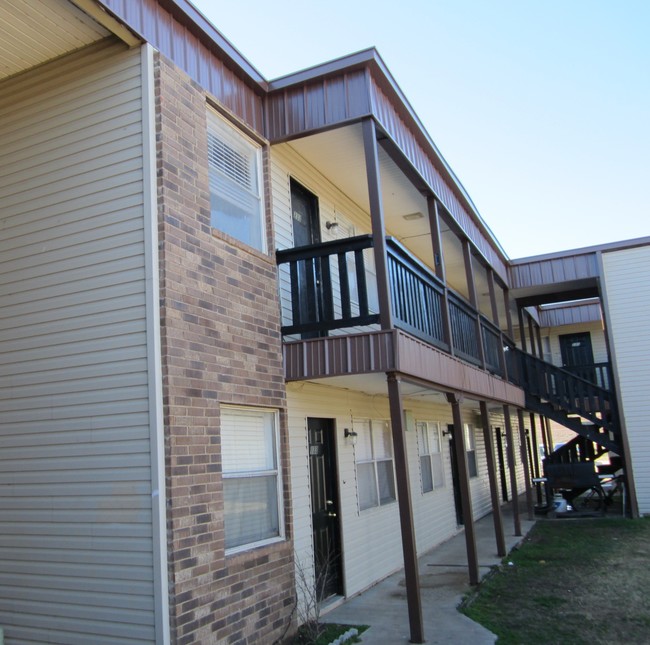 Building Photo - Courtyard Apartments