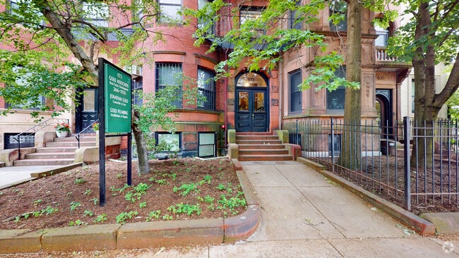 Building Photo - 873 Beacon St
