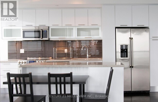 Photo du bâtiment - 388-7388 Yonge St