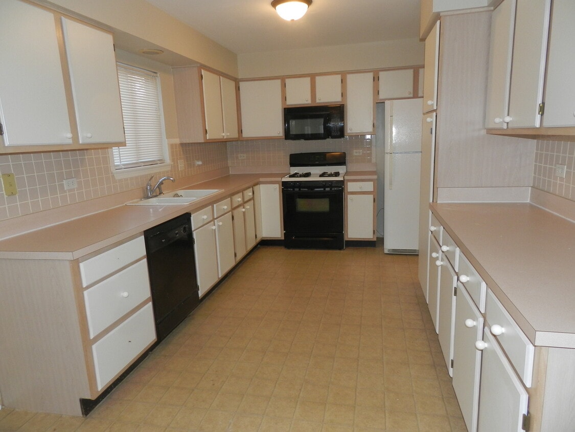 Primary Photo - 980 W Briarcliff Rd
