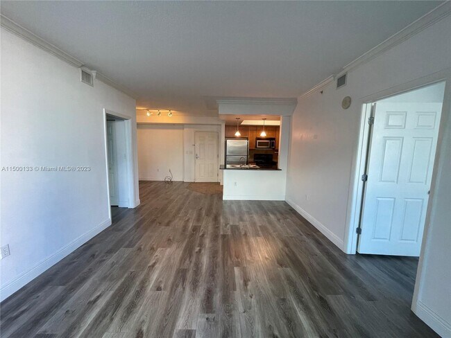 Building Photo - 2000 N Bayshore Dr