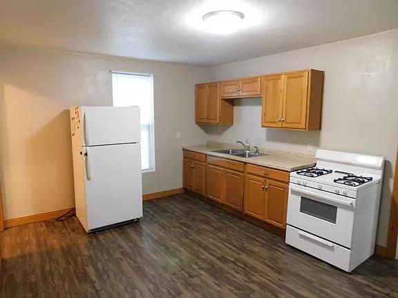 Foto del edificio - 1408 Logan Ave