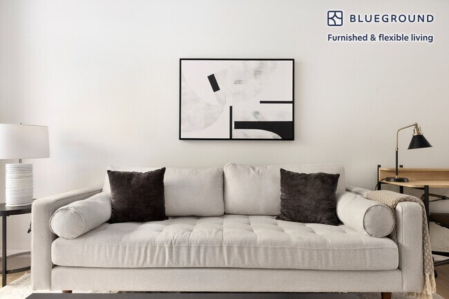 Foto del edificio - 2225 S Beverly Glen Blvd