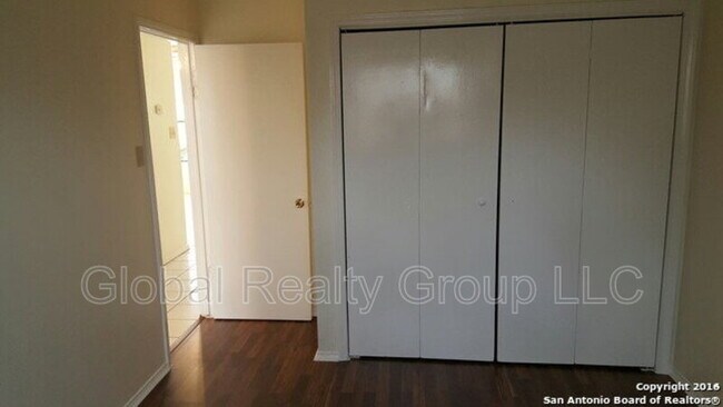 Foto del edificio - 611 W Harding Blvd